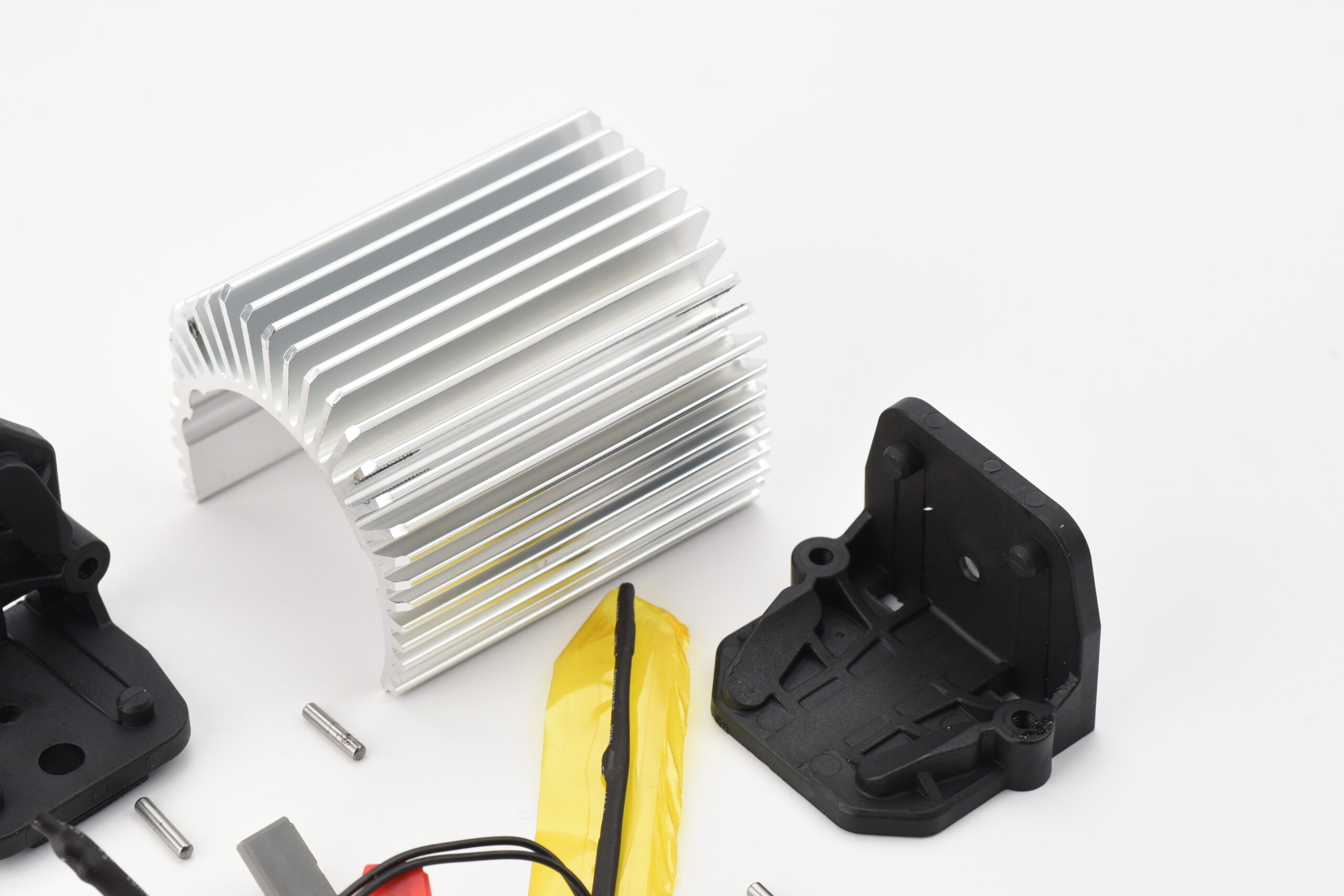 Fits X-MAXX TRAXXAS 77086-4 - Aluminum Heat Sink, Motor Mounts For Velineon 1200XL Motor, Sensor Wires, Pins