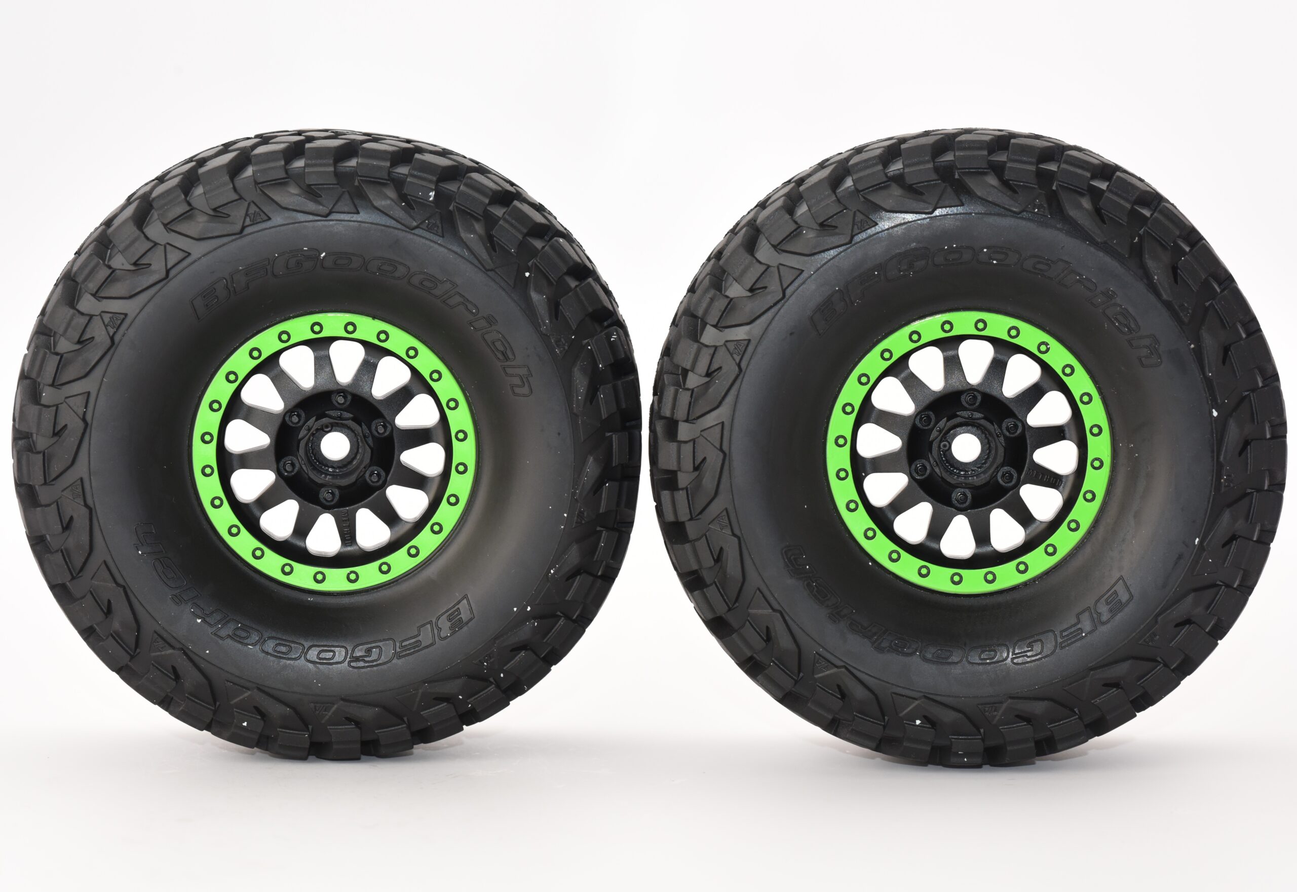 Fits Traxxas Unlimited Desert Racer UDR Baja KR3 Tires 17mm Black Green 2 Wheels