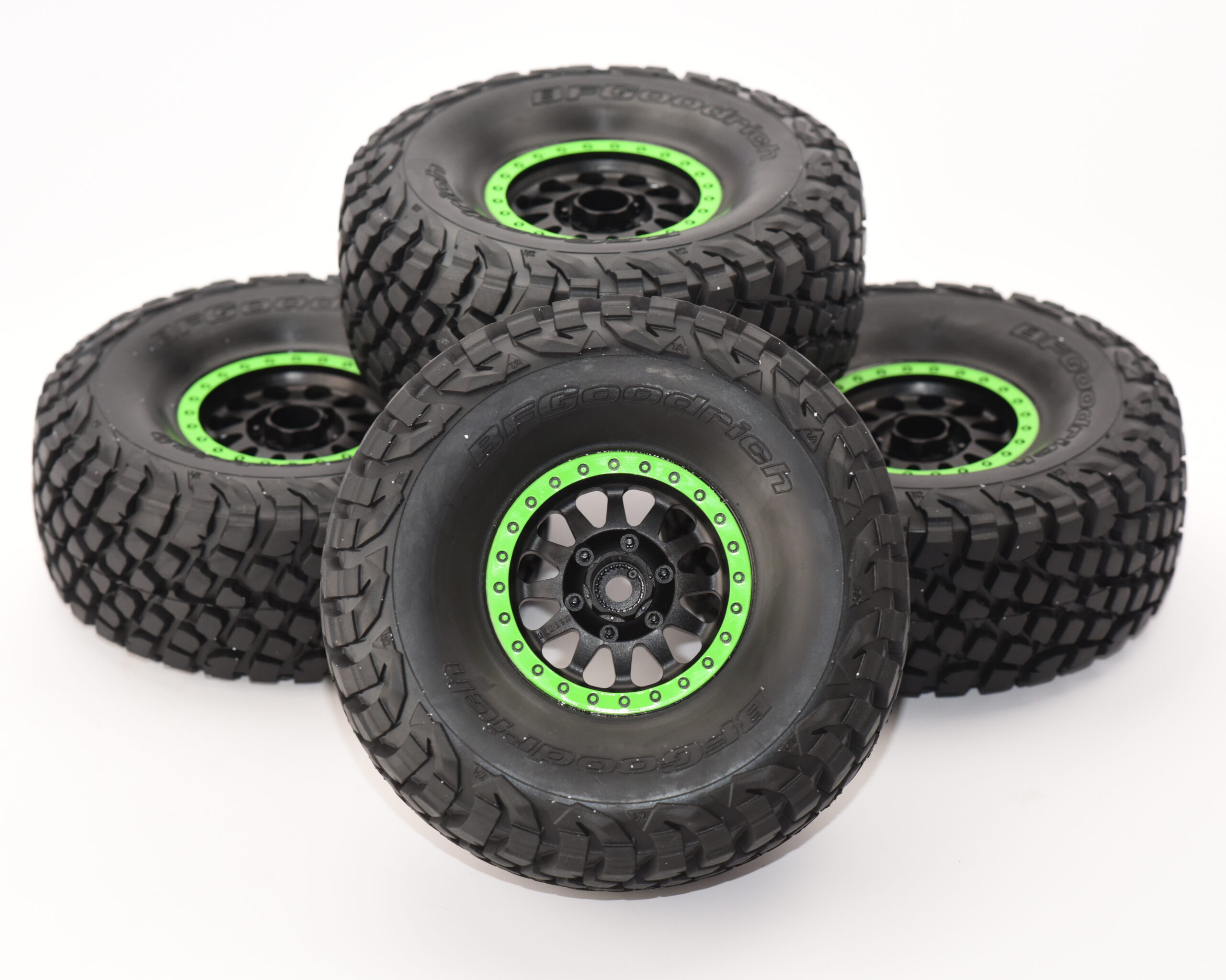 Traxxas UDR Tires Wheels (2) Fits Traxxas 85076-4 Unlimited Desert Racer UDR - TIRES & WHEELS (GREEN) tyres