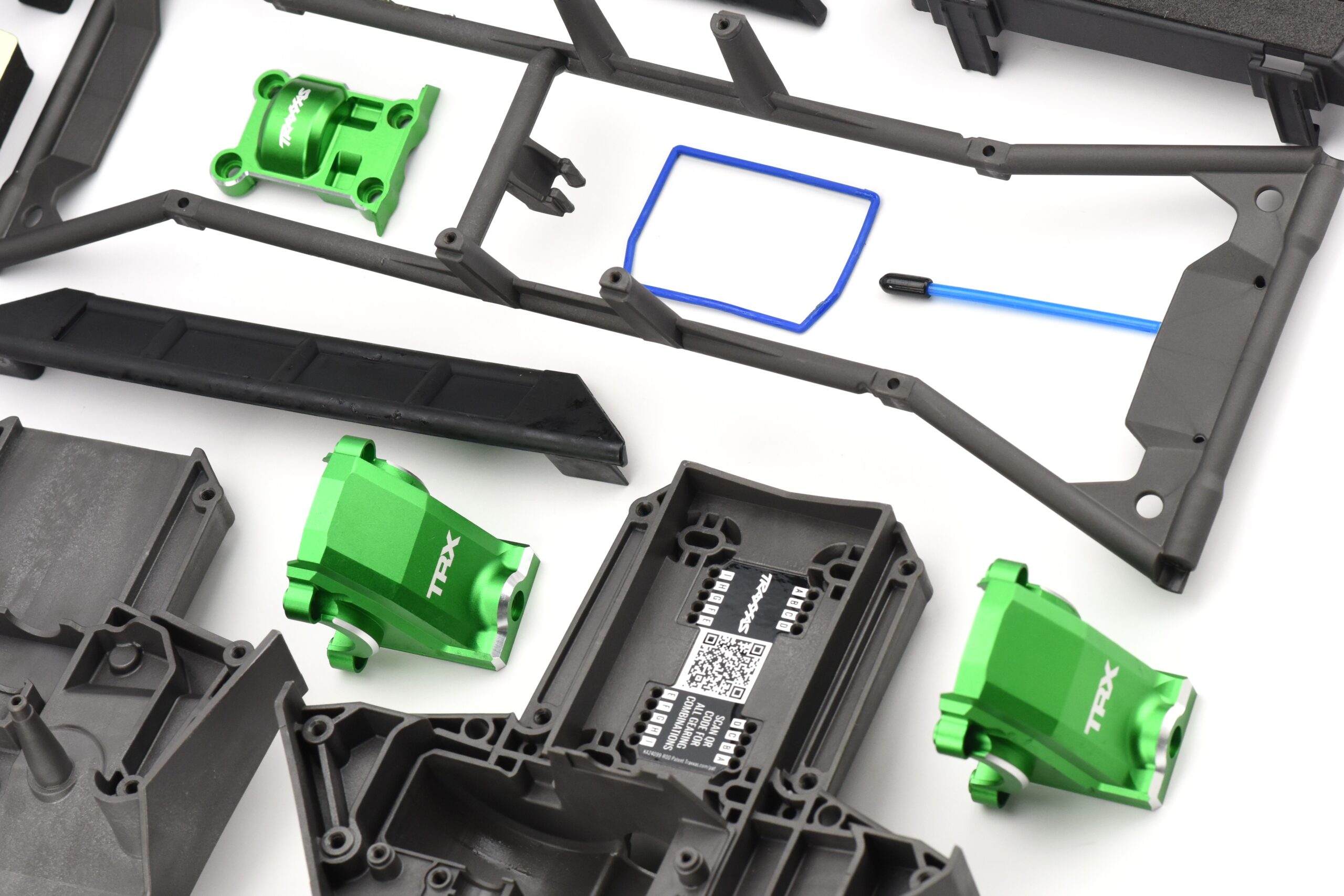 Traxxas X-Maxx Ult Plastic Parts (2) X-MAXX Ultimate Plastic Set Green (F/R Bulkhead Covers Rx box Traxxas 77097-4