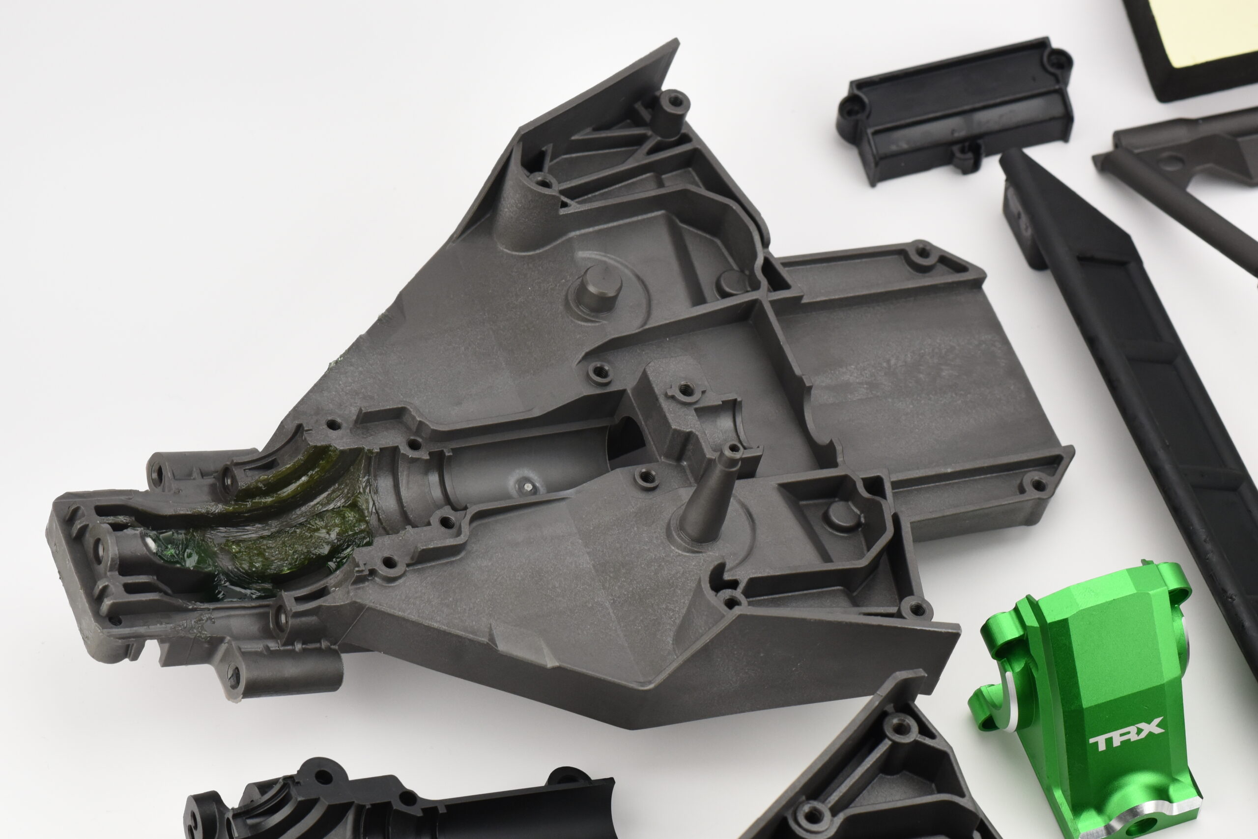 Traxxas X-Maxx Ult Plastic Parts (4) X-MAXX Ultimate Plastic Set Green (F/R Bulkhead Covers Rx box Traxxas 77097-4