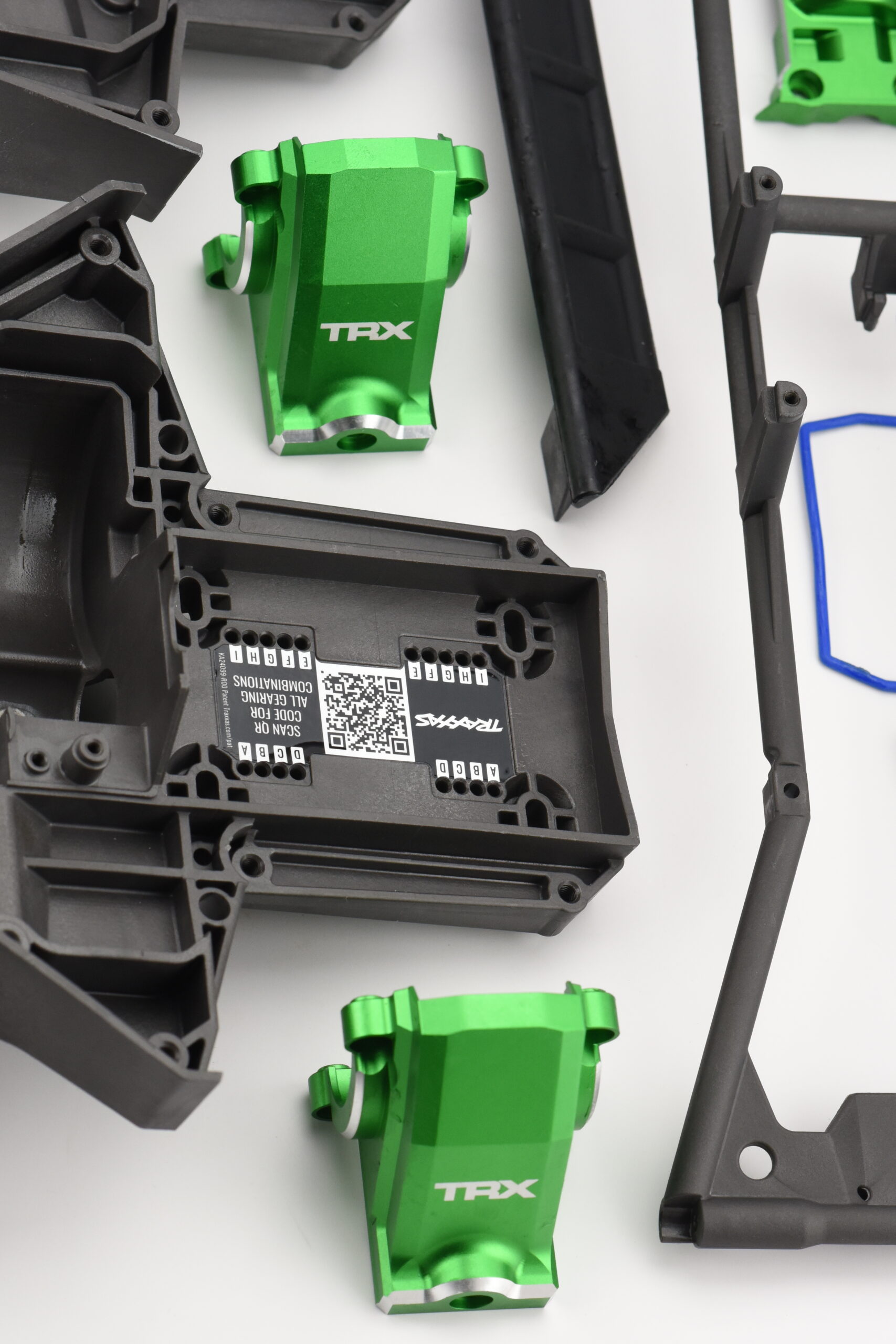 Traxxas X-Maxx Ult Plastic Parts (6) X-MAXX Ultimate Plastic Set Green (F/R Bulkhead Covers Rx box Traxxas 77097-4