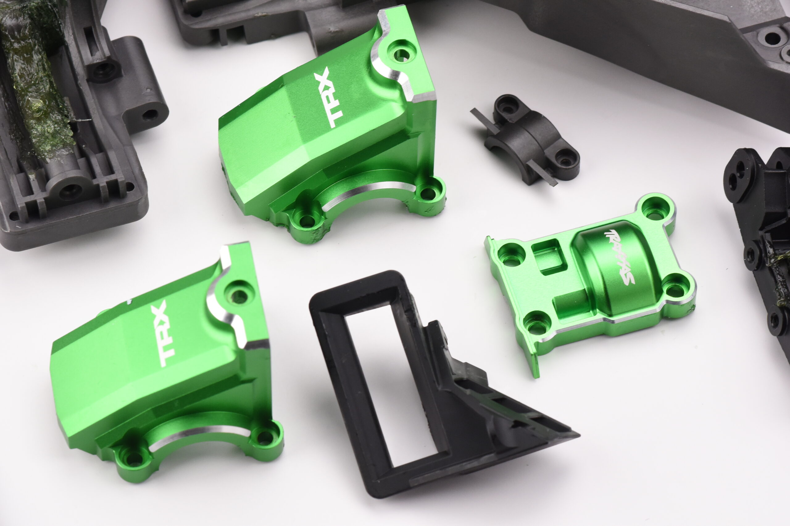 XRT Ultimate Plastic Set (Front Rear Bulkhead GREEN Covers box Traxxas 78097-4