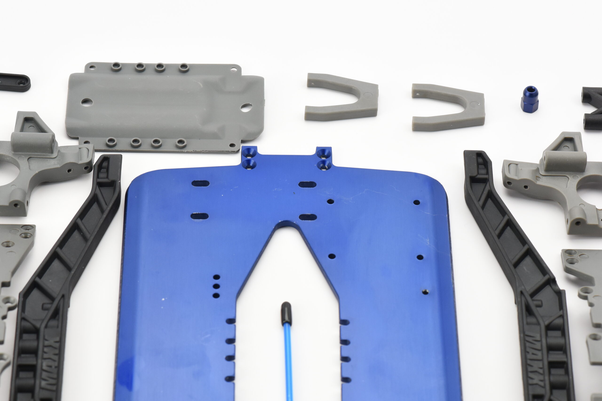 Traxxas T-Maxx 3.3 Chassis Parts (8) Fits Traxxas T-Maxx 3.3 49077-3 - CHASSIS 5122X 5197R (bulkhead towers skids)