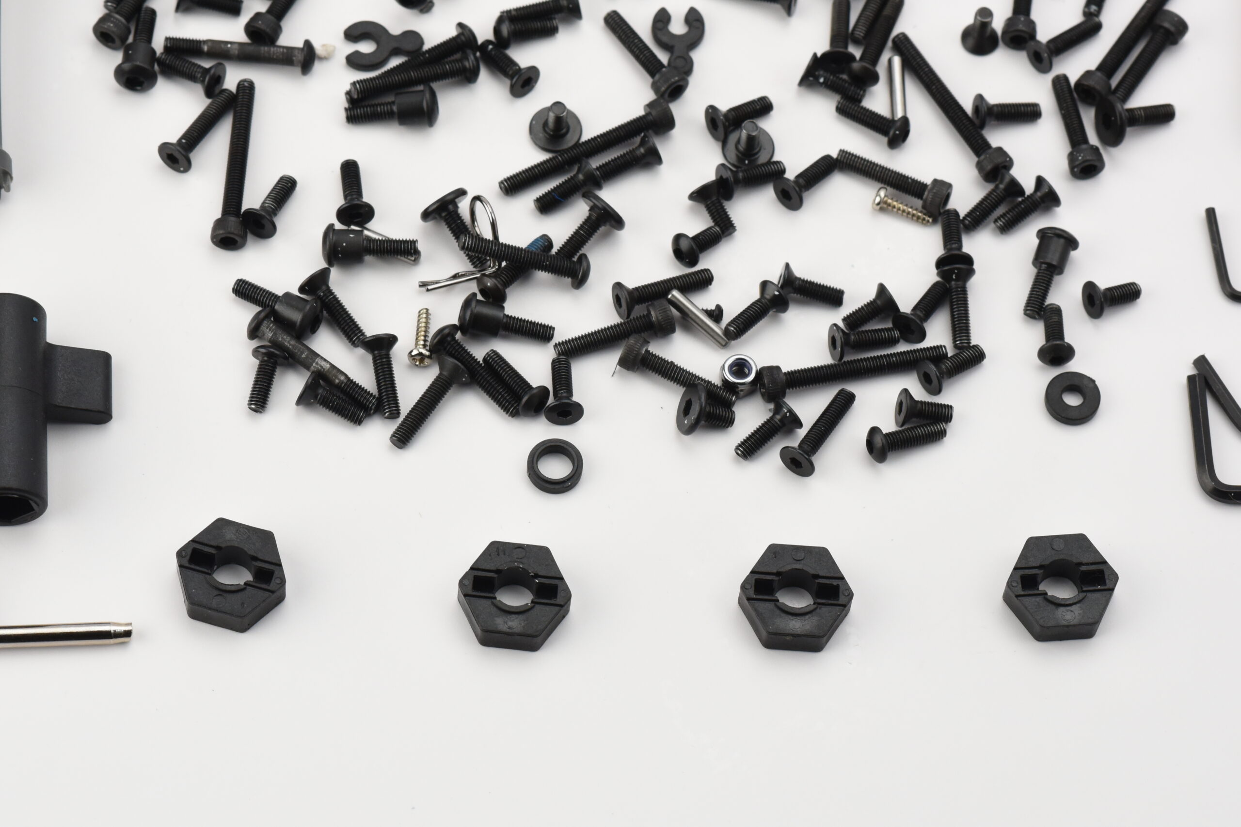 Traxxas T-Maxx 3.3 Screws Hubs Hardware (4) Fits Traxxas T-Maxx 3.3 49077-3 - SCREWS & TOOLS Set Wheel Hubs (SCREWS TOOLS)