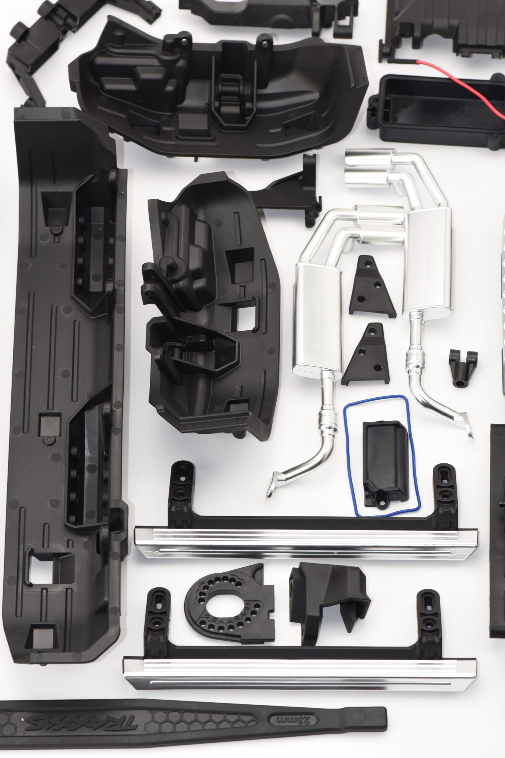 Traxxas TRX-6x6 Mercedes-Benz - BUMPERS Fenders Rock Sliders Battery Plate Mount