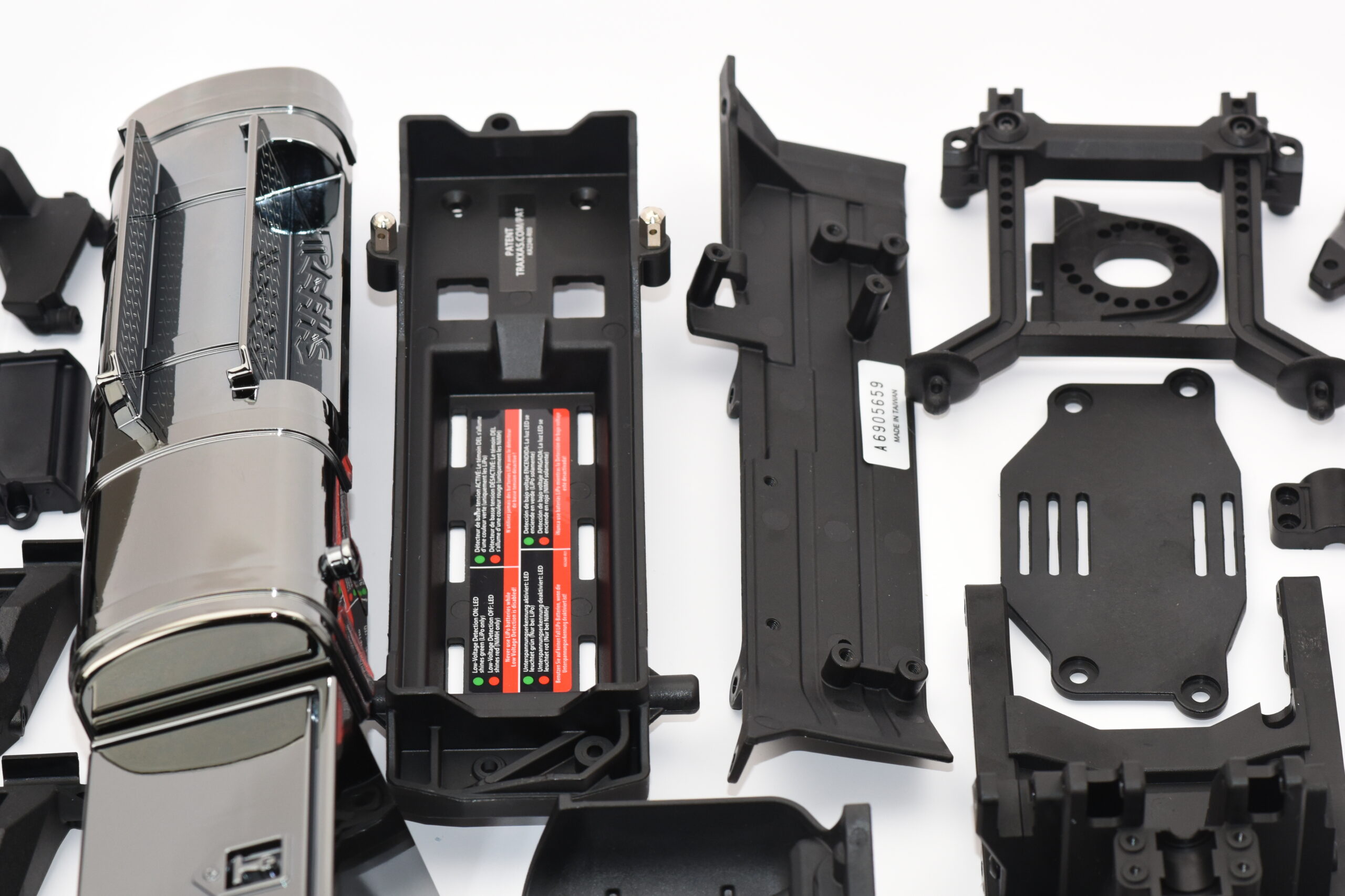 Fits TRX-6x6 Flatbed HAULER (88086-4) - Fenders, Bumpers, Fuel tanks, Battery Mount